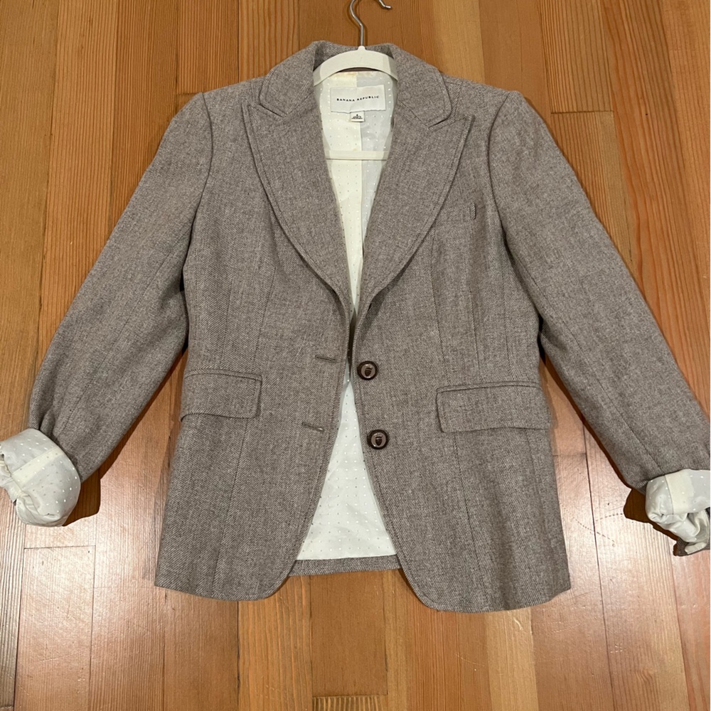 Light brown/tan wool blazer with brown enamel buttons